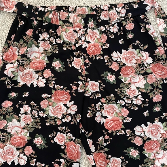 Double Click Wide Leg Floral Pants - Picture 3 of 16